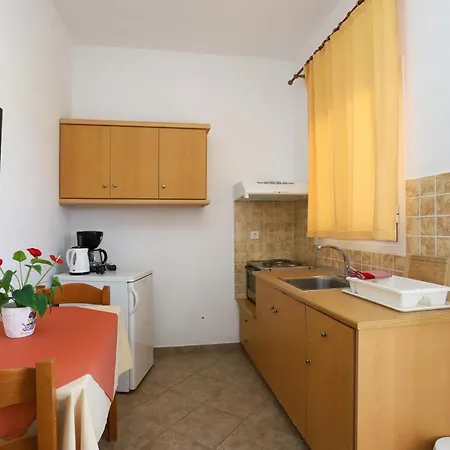 Aleka 5 Apartment