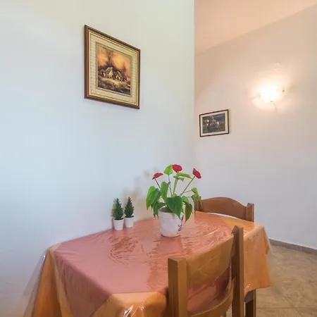 Apartment Aleka 5 *